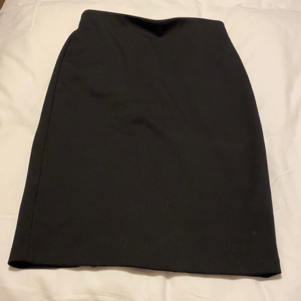 Skirt. Pencil. Black.